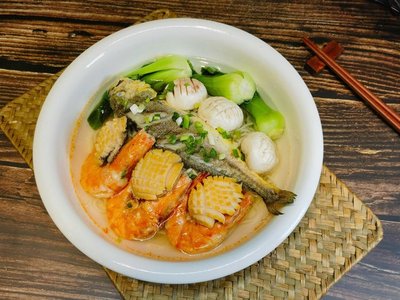 Chen Rong Ji Old Chicken Soup Noodles