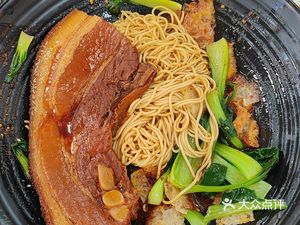 Weiji Jia Large Bowl Pork Belly Noodles (Banqiao Luzhou Branch)