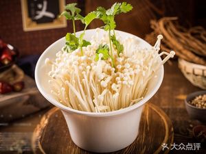 Wei Liangji Stewed Chicken Rice (Shenglong Tianhui Store)