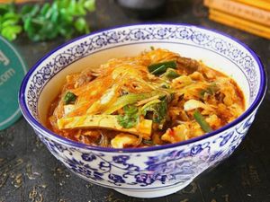 Qingzhen Lao Hanjia Roumian Stir-Fry