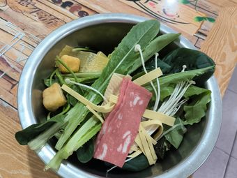 Hong Cha Xiang Pot Boiled Vegetables and Cold Noodles