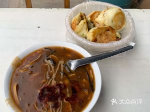 Pan-Fried Buns with Beef and Spicy Soup