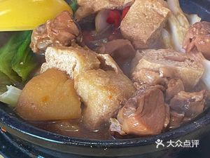 Laowu Family Braised Chicken Rice (Baitian安置小区 Branch)