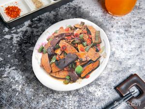 石头姐姐盖码饭(三兴街店)