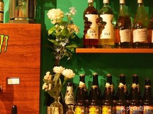 Window Flip Smoke Free Pub (Retro Bar)