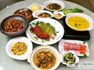 Yixing Lou · Authentic Changsha Cuisine (Liugoulong Branch)