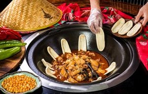 Luan Family Iron Pot Stew (Fengtian Street Branch)