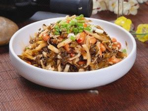 Tiegu Pan Duan Nongjia Xiao Yuan (Lingyun Jie Dian)