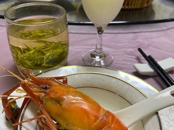 Drinking by the Lake (Lianhua Island Branch)