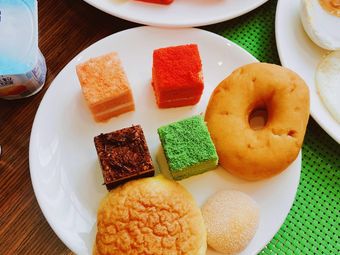 Hampton by Hilton Happy Hour Restaurant
