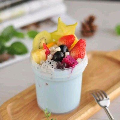 Ling Ling Fruit Scoop · Light Meals