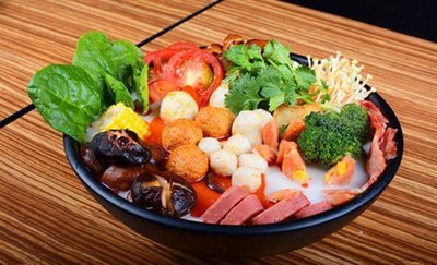 Authentic Yunnan Crossing Bridge Rice Noodles with Eight Pigeons Spicy Hot Pot (Qianjian Dormitory Branch)