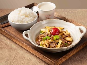 Mo Mo Home • Stir-Fried Beef Rice