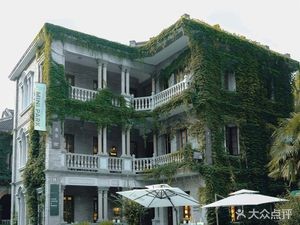 Gouxiang Jihex · Green Window Coffee Shop