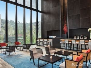 Ningbo Dongqian Lake Huamao Hilton Hotel · Lobby Bar