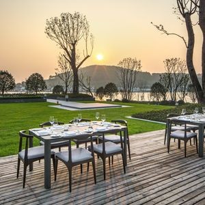 Ningbo Dongqian Lake Huamao Hilton Hotel · Lakeside All-Day Dining