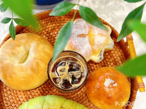 Chun'er's Home · Bread · Coffee
