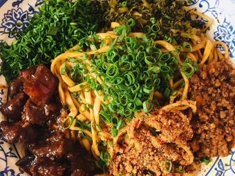 Traditional Intestine and Blood Rice Noodles