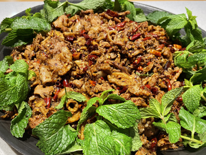 荀云春首创干锅涮猪肉(里外里店)