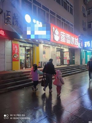 Xin Zhiyi Big Bowl Spicy Hot Pot (Opposite Neighborhood Branch)