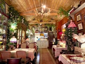 Liz's Secret Garden Western Restaurant