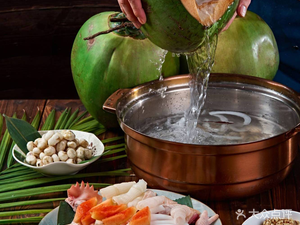 Three Coconuts · Freshly Cut Coconut Chicken (Huafeng Aiqinghai Store)