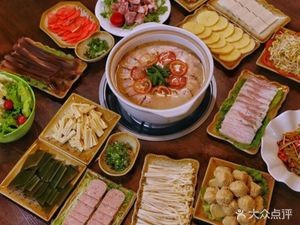 Tu Jia Style Bean Rice Hot Pot · Dry Pot Boneless Chicken (Qianling Mountain Park Branch)
