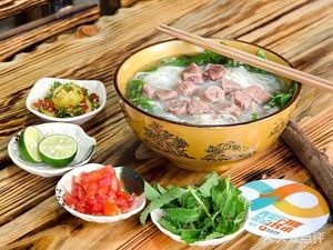 Yunnan Crossing the Bridge Rice Noodles (Huayuan Half Mountain Town W1 Area Branch)