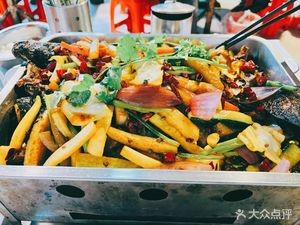 Liu Yi Shou Grilled Fish with Spicy Crayfish