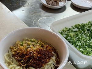 Golden Lily Beef Noodles