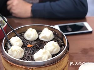 Shan Shan Steamed Buns (Loushanguan Road Store)