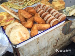 Caoyang Road Breakfast Stalls