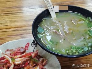 Nutritious Stewed Noodles with Pickled Cabbage and Red Braised Beef