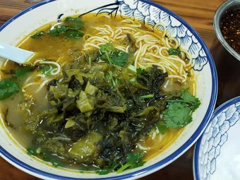 Sour Cabbage Braised Beef Noodles (Hongmei Road Branch)