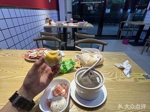 Qimi Zhoupu · Soy Milk & Fried Dough Sticks Fresh Porridge Market (Honggu Tan Store)