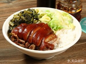 Powerful Pork Leg Rice Noodles