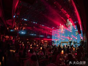Spring Breeze Ten Livehouse Sichuan & Cantonese Cuisine (Taigucang Store)