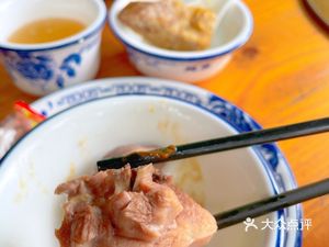Black Sticky Rice Vinegar-Steamed Chicken