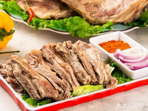Sarande · Xinjiang Halal Cuisine (Train Station Branch)