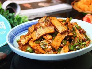 Wangsheng Golden Longjiang Pig Trotter Rice (Baoye Plaza World Famous Store City Branch)