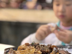 Zhiwei Zhuang Yiru Lou