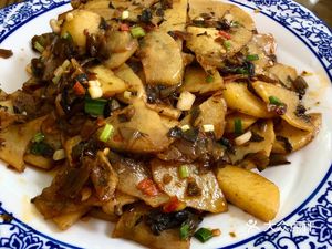 Li Ji Yunnan Cuisine (Banlian Handicraft Culture Street Phase 2 Store)