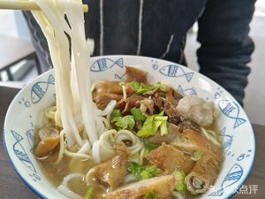 Shan Jie's Lufeng Braised Rice Noodles with Soy Sauce Soup