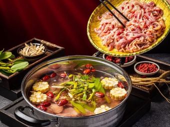 Qingyuan Crispy Skin Chicken Hot Pot · Chicken Pot (Nanlian Branch)