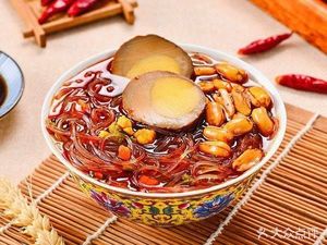 Big Bowl Soup Noodles with Pig Trotter Rice