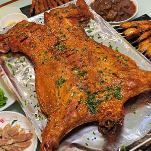 A Shan Ge Whole Roasted Lamb (Pingshan Longtian Branch)