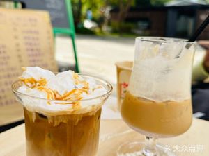 Fish & Gift: Coffee & Clay Art Studio