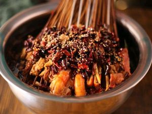 Li Dexing Handheld Skewers