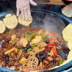 Red Maple Garden Eco Farm · Chinese Food · Banquets · Clay Pot Chicken · Mahjong · Fishing · Camping...