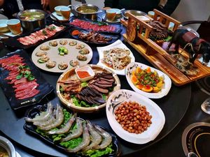 One Street Lakeside Donkey Meat Hot Pot